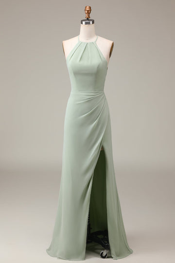 Vestido de dama de honor plisado con cuello halter matcha con abertura